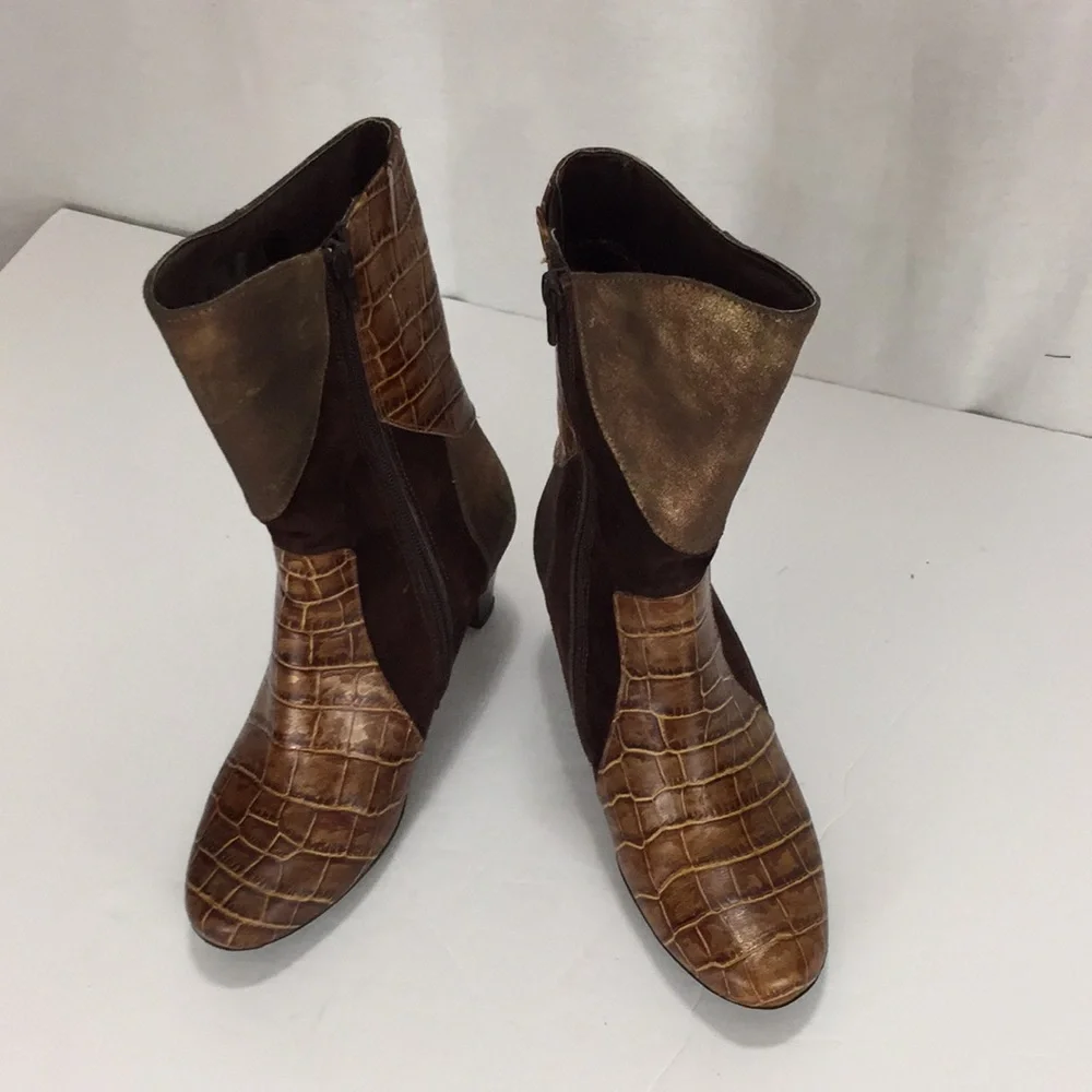 Helle Comfort Brenna  Mixed Media , Suede, Leather, Gold Embossed Bootie 36